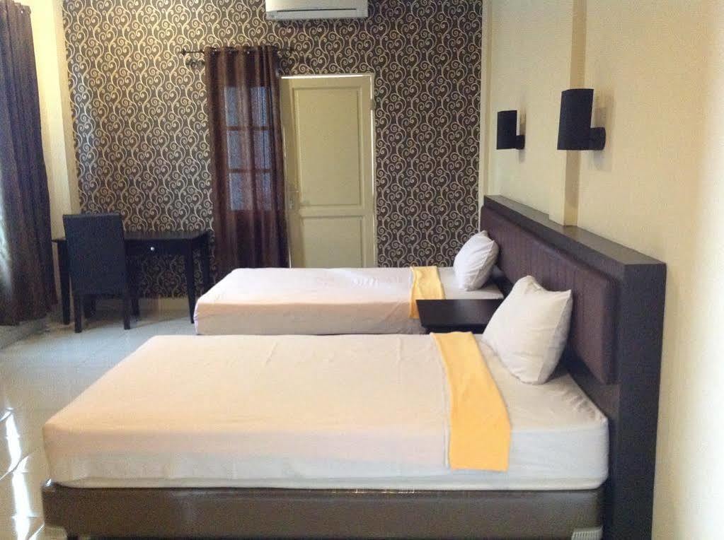 Carolina Transit Hotel Medan Exterior foto